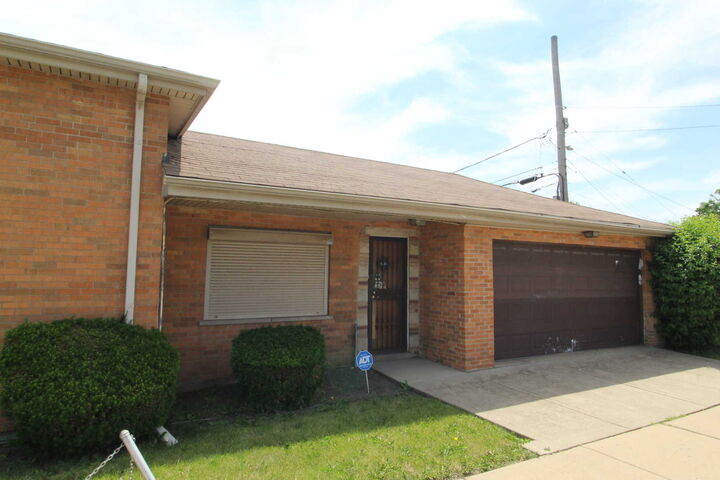 Property Photo:  401 E 91st Street  IL 60619 