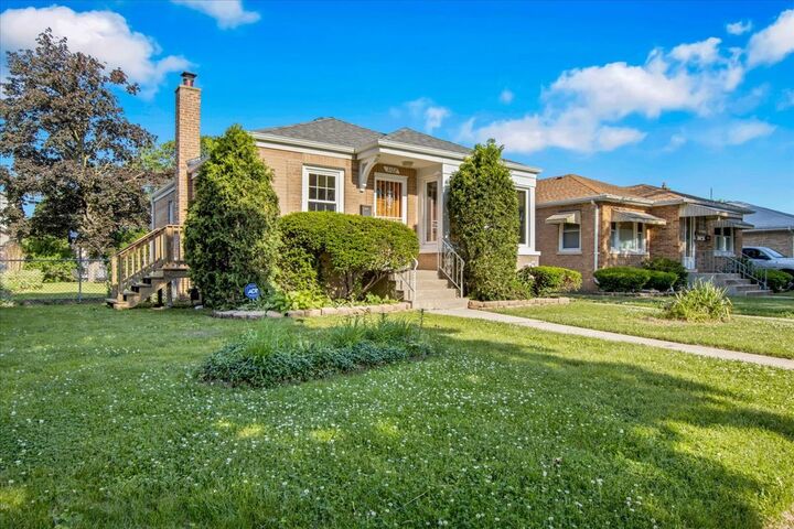 Property Photo: 3122 Emerson Street IL 60131