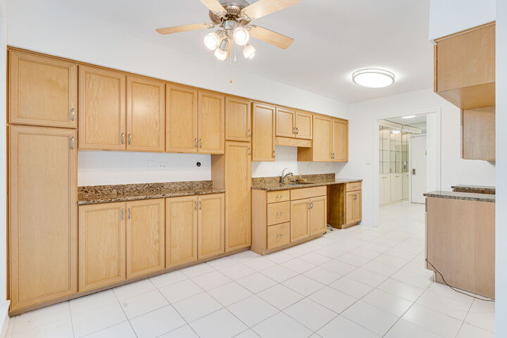 Property Photo: 6400 N Cicero Avenue 212 IL 60712