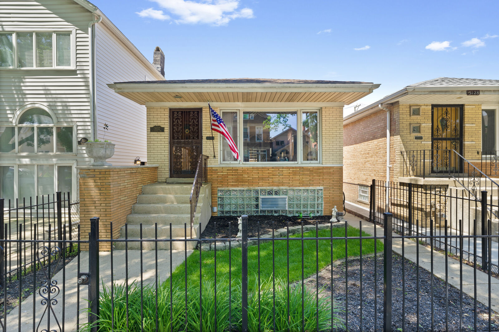Property Photo:  3132 S Normal Avenue  IL 60616 