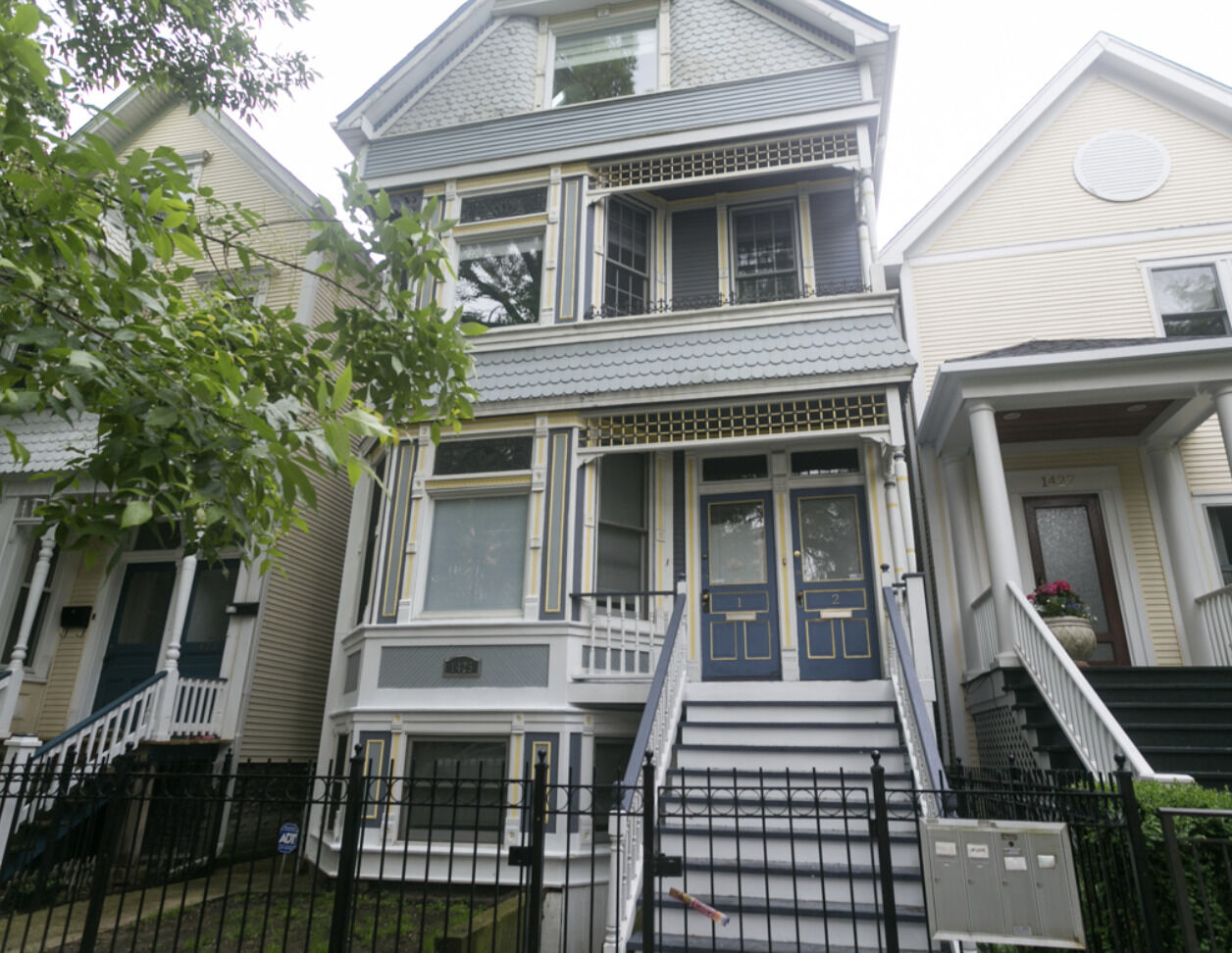 Property Photo:  1425 W Henderson Street 2  IL 60657 