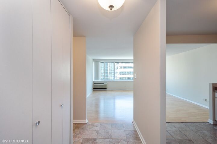Property Photo: 211 E Ohio Street 2207 IL 60611