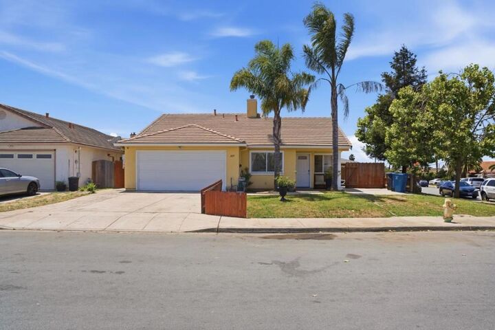 Property Photo:  1015 Eagle Drive  CA 93905 