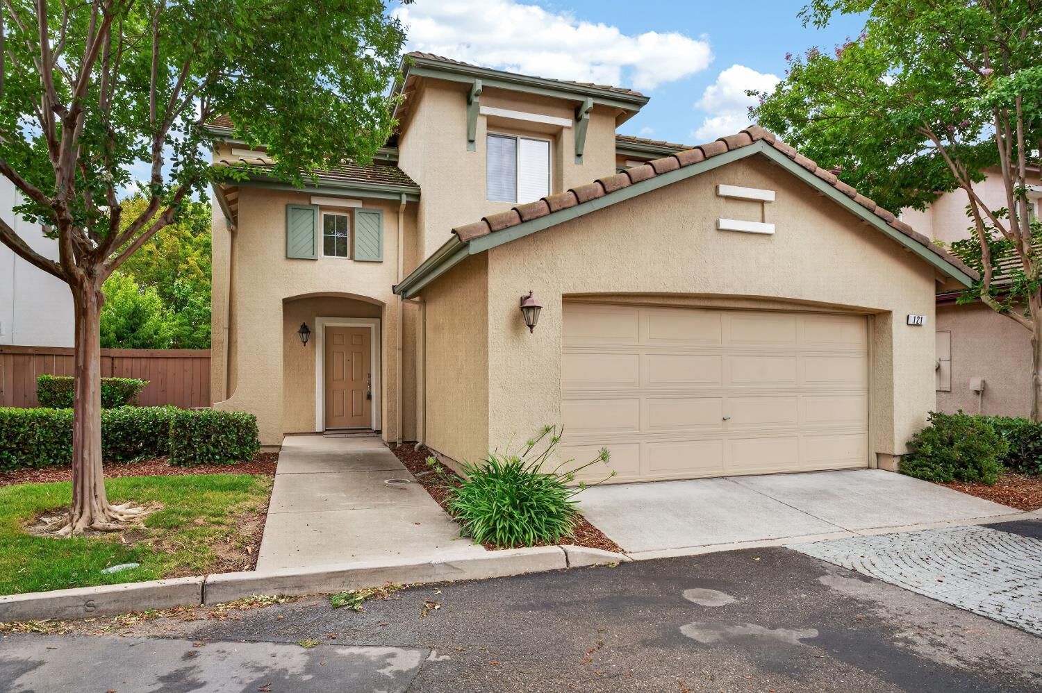 Property Photo:  121 Anjou Circle  CA 95835 
