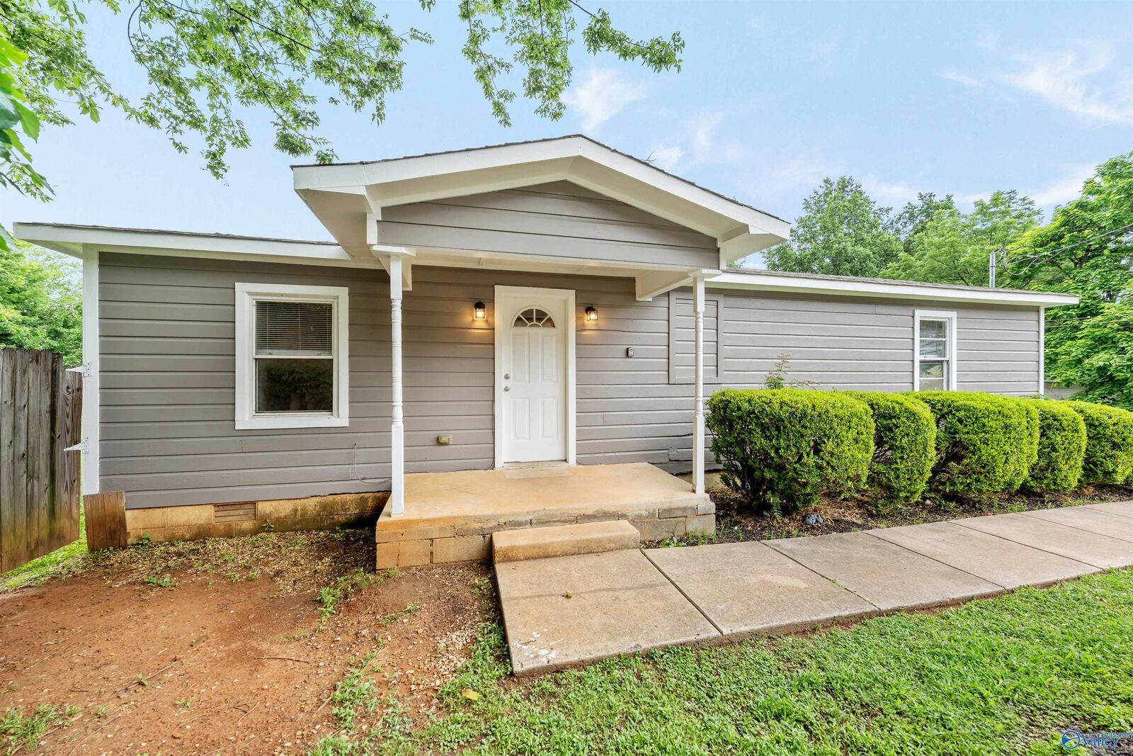 Property Photo:  2808 6th Avenue SW  AL 35810 