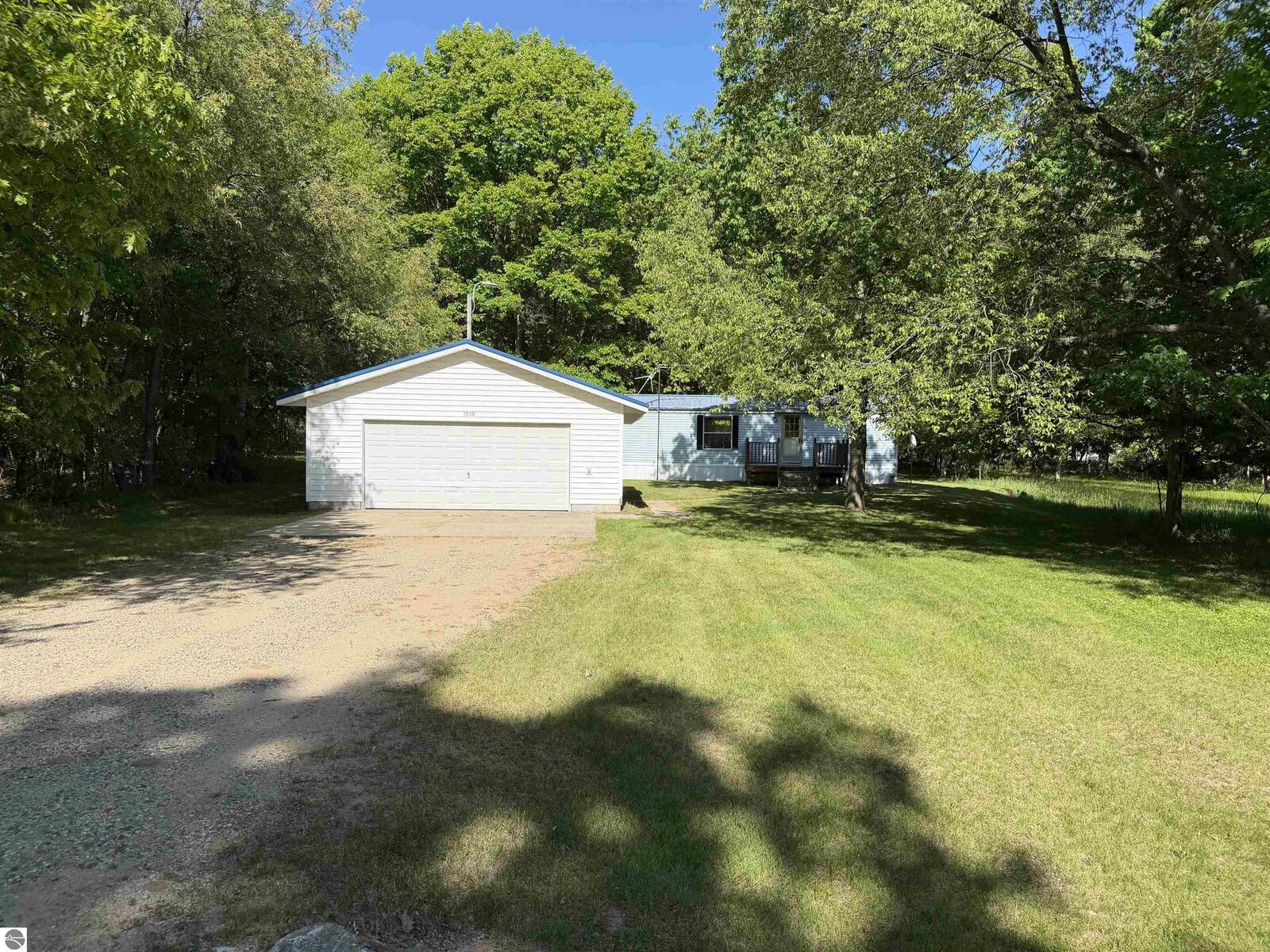 Property Photo:  1010 Siesta Lane  MI 48893 
