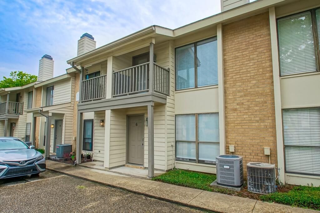 Property Photo:  5110 Buttercreek Lane 6  LA 70809 