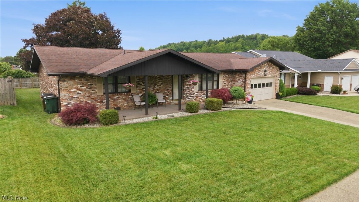 Property Photo:  805 Ashberry Drive  OH 45714 