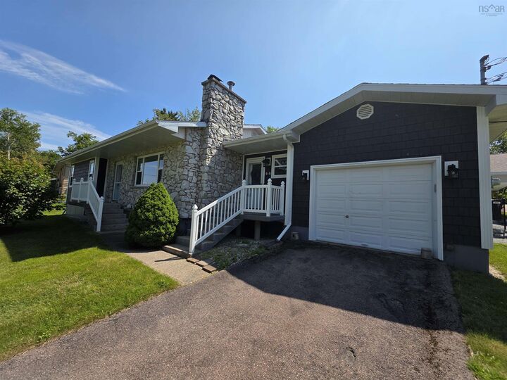 44 Beaumont Avenue — photo 1