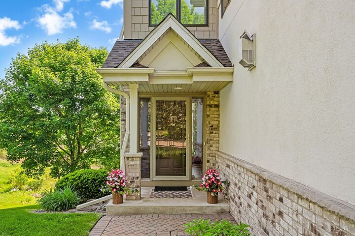 Property Photo:  101 Willoughby Way E  MN 55305 