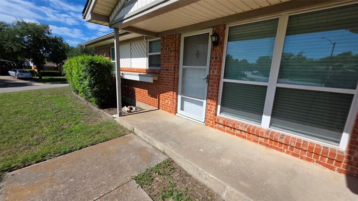 Property Photo: 6251 Shadydell Drive TX 76135
