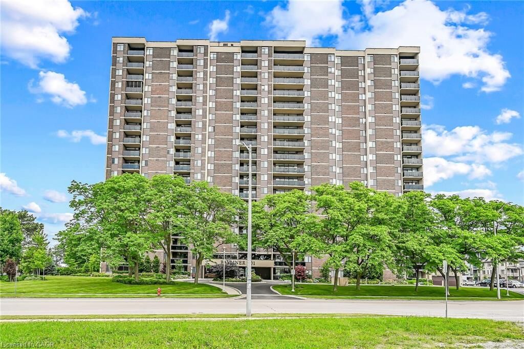 Property Photo:  301 Frances Avenue 1904  ON L8E 3W6 