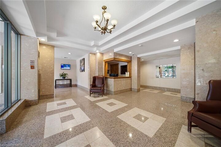 Property Photo:  55 Elm Drive W 611  ON L5B 3Z3 