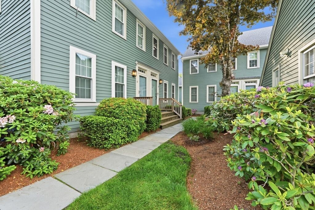 Property Photo:  63 Brookdale Cir 63  MA 01545 