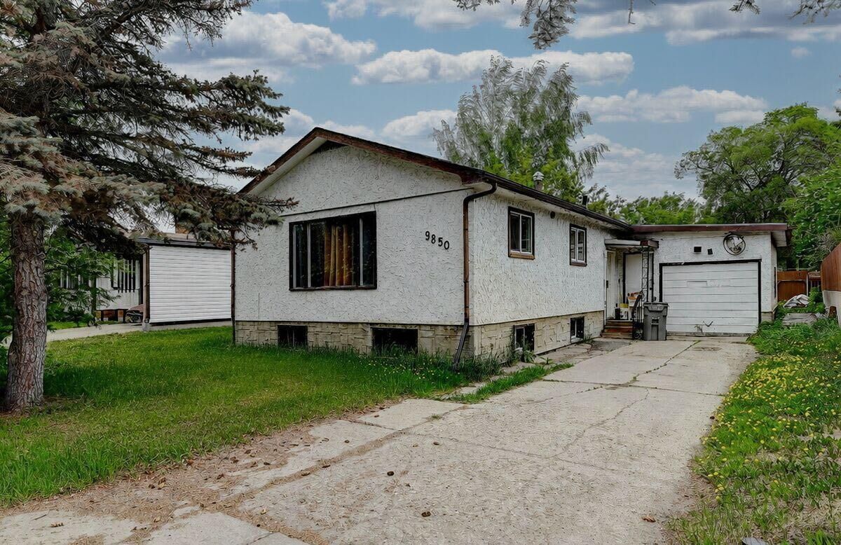 Property Photo: 9850 104 Avenue AB T8V 1E4