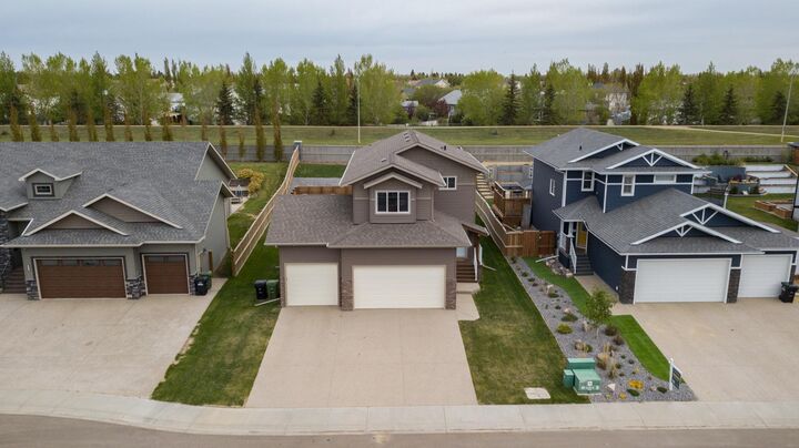 Property Photo:  6210 28 Avenue Close  AB T4V 5J6 
