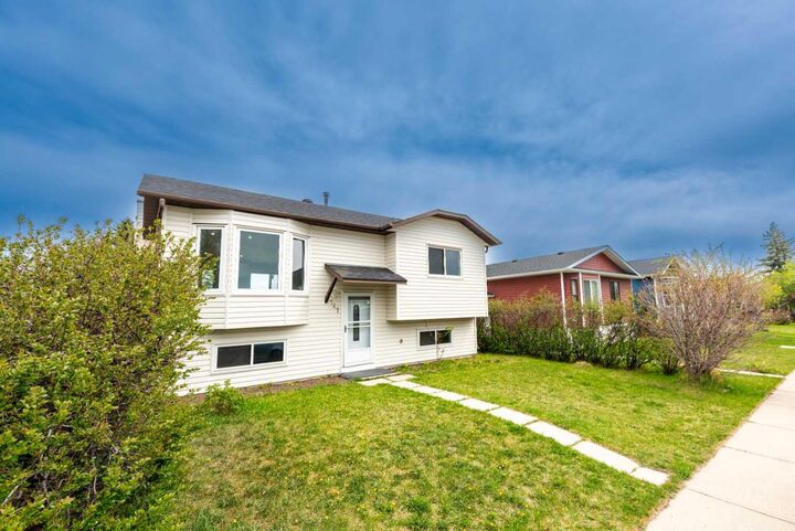 Property Photo: 141 Falshire Close NE AB T3J 3A2