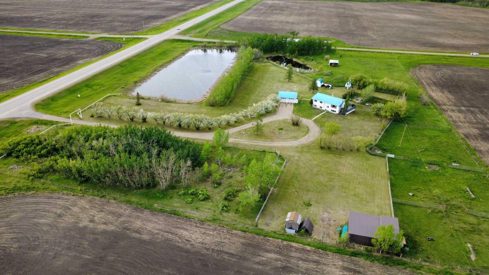 Property Photo:  803073 Hwy 2  AB T0H 1L0 