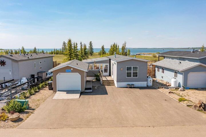 Property Photo:  10046 Township Road 422 212  AB T4J 1V9 
