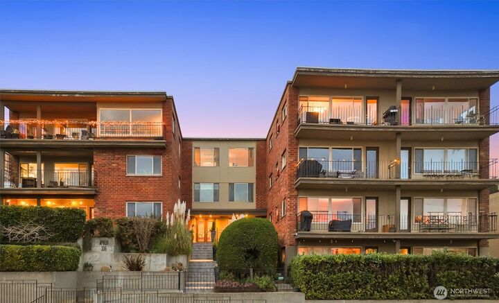 Property Photo: 330 W Olympic Place 407 WA 98119