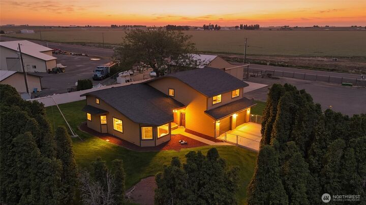 Property Photo:  1914 SE Rd N  WA 98837 