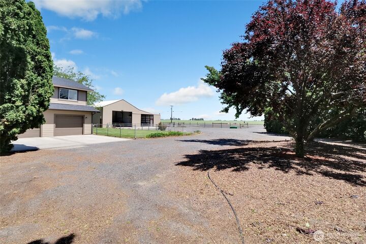 Property Photo:  1914 SE Rd N  WA 98837 