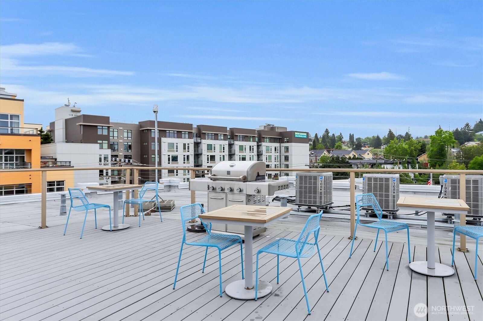 Property Photo: 413 NE 70th Street 309 WA 98115