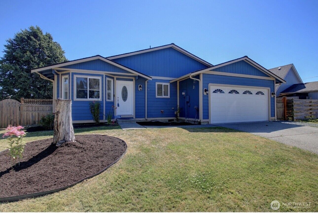 Property Photo:  1206  Crystal Lane  WA 98233 