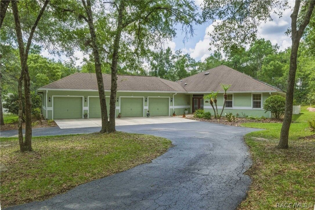 Property Photo:  2816 E Hampshire Street  FL 34453 