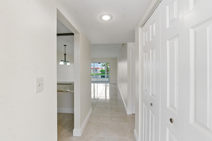 Property Photo: 2651 E Sunrise Lakes Drive E 308 FL 33322