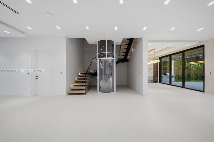 Property Photo:  3318 NE 16th Pl  FL 33305 