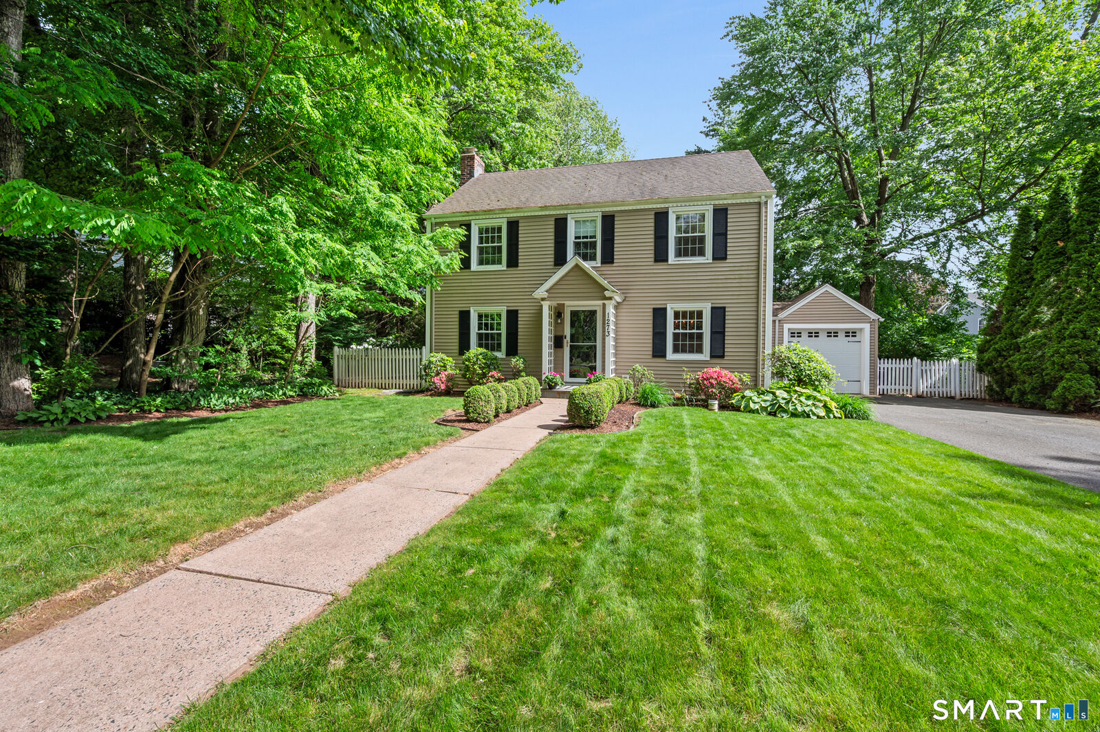 Property Photo:  1273 Boulevard  CT 06119 