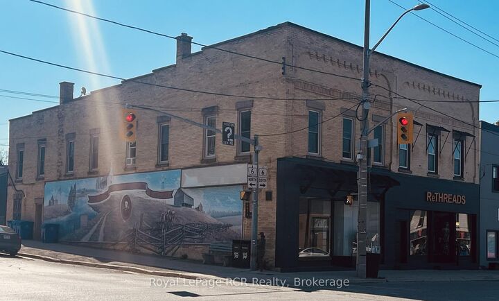 105 Garafraxa Street S — photo 1