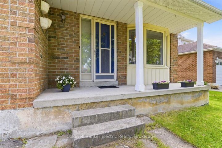 Property Photo: 3 Walbridge Court ON L1C 4B7