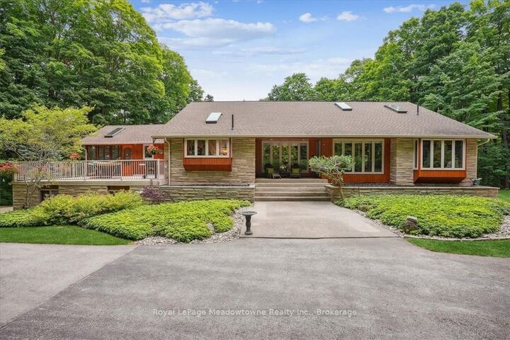 5590 Steeles Avenue W — photo 1