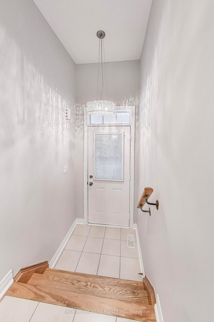Property Photo: 33 Pearcey Crescent ON L4N 6R8