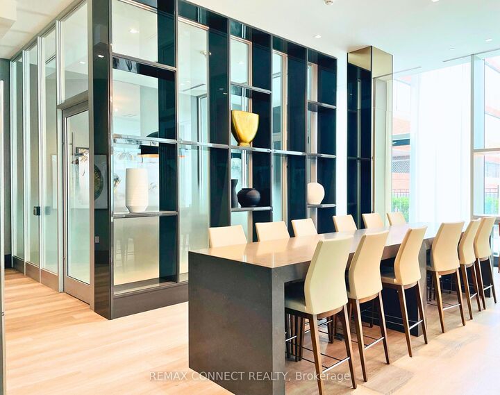 Property Photo: 250 Lawrence Avenue W 504 ON M5M 1B1