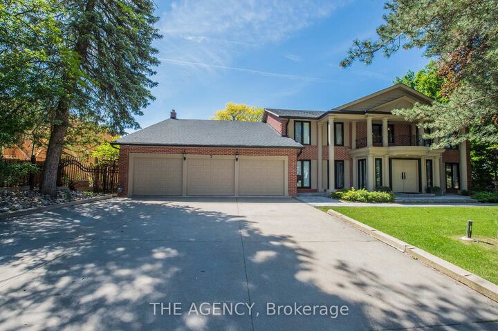 Property Photo: 7 Shady Oaks Crescent ON M3C 2L4