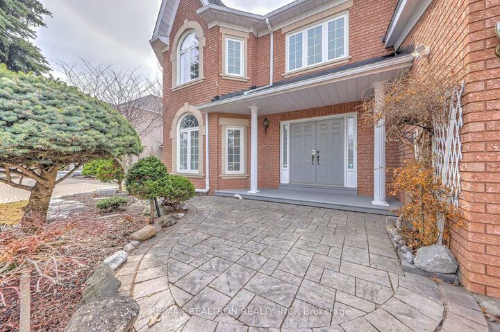 Property Photo: 6 White Oak Crescent ON L4B 3R3