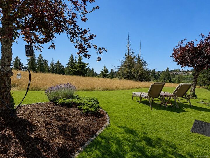 Property Photo: 3718 Arbutus Dr N BC V8H 0K8