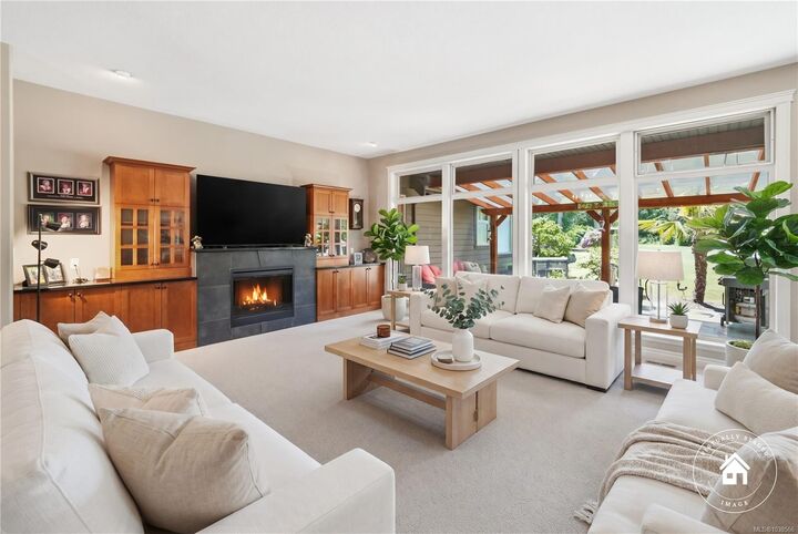 Property Photo: 990 View Rd BC V9K 1N3