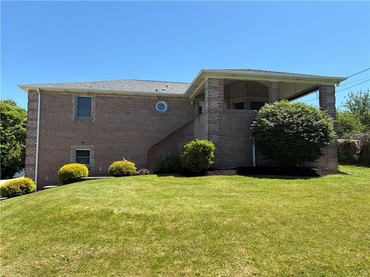 Property Photo: 902 Central Dr PA 15067