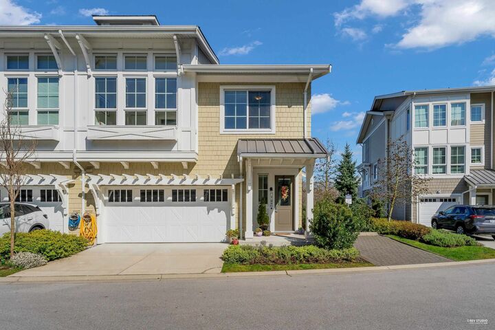 Property Photo:  5551 Admiral Way 12B  BC V4K 0C9 