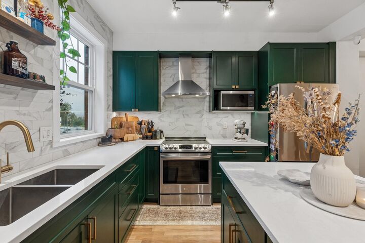 Property Photo: 688 Edgar Avenue 85 BC V3K 0A5