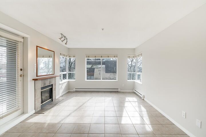 Photo de la propriété:  120 E 2nd Street 101  BC V7L 1C3 