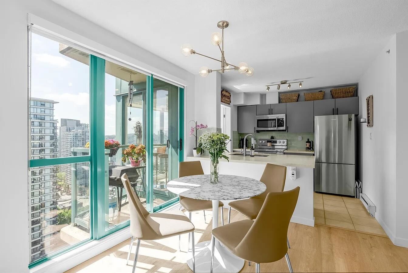 Property Photo: 939 Homer Street 2604 BC V6B 2W6