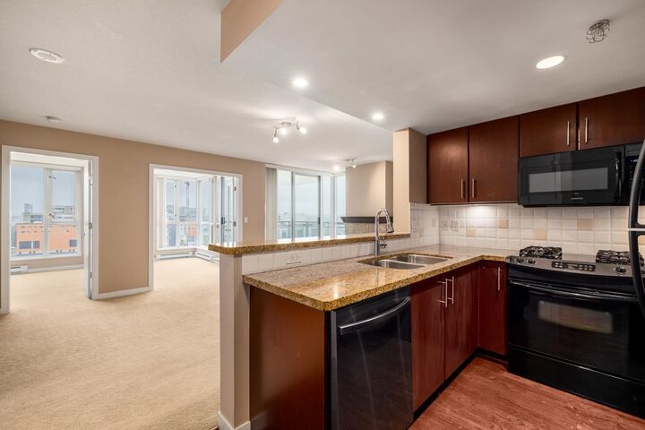 120 Milross Avenue 803 — photo 1