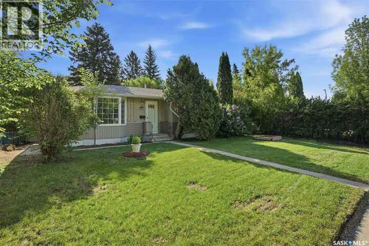 Property Photo:  2019 Louise Avenue  SK S7J 2C1 