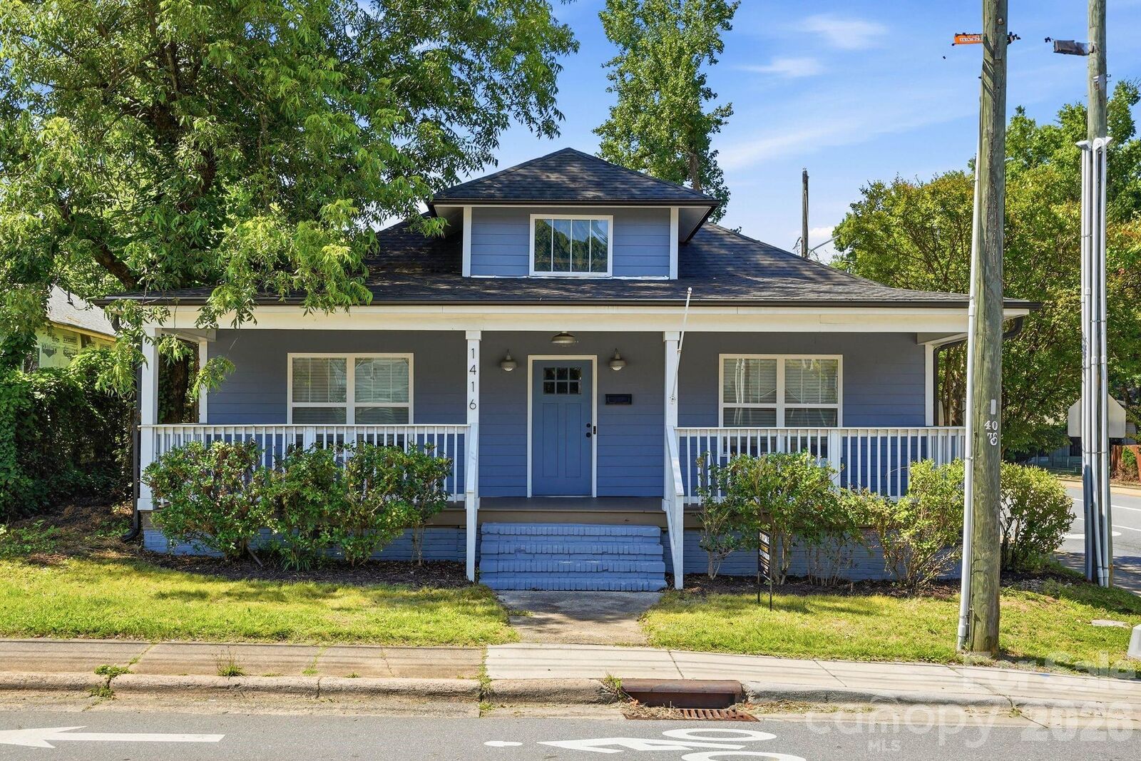 Property Photo:  1416 Parkwood Avenue  NC 28205 