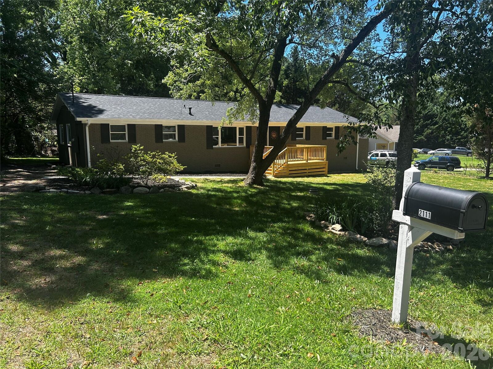 Property Photo: 2111 Shalimar Drive NC 28216